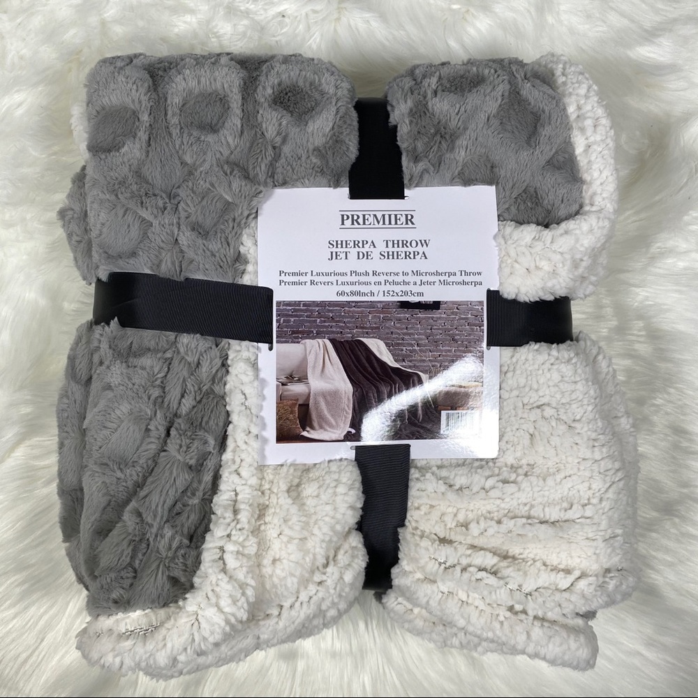 ✨SALE✨Grey Royalty Micromink Sherpa Throw - Picture 1 of 3